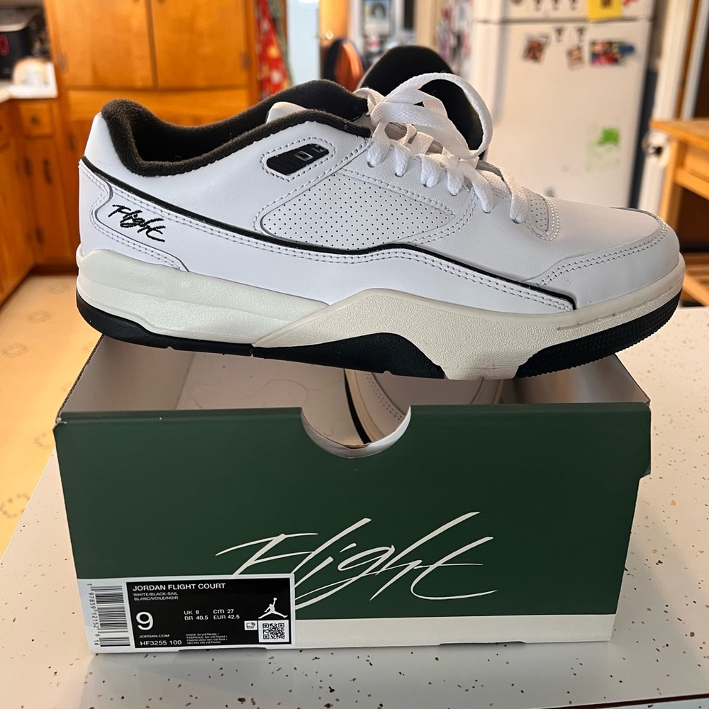 Nike Men's White and Black Jordan Flight Sneakers